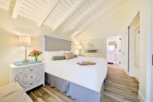 a bedroom with a large white bed in a room at On The Beach Casita in San Diego