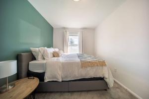 Voodi või voodid majutusasutuse “Hole in the Bottle” Dog-Friendly Retreat Near Wineries/Spire/GOTL toas