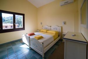 a bedroom with a bed and a window and a table at Villa Ara in Torre delle Stelle