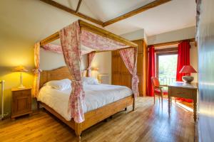 Afbeelding uit fotogalerij van La Fauconnerie Du Roy in Montainville