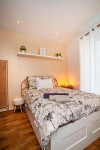 Posteľ alebo postele v izbe v ubytovaní Appartement cosy NANCY + 9 fotografií