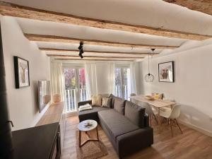 a living room with a couch and a table at Laura's Haus in Tudela +49 photos
