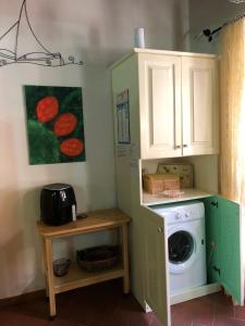 Kuchyň nebo kuchyňský kout v ubytování La Casa di Tella - Portopaglia free wifi - free parking