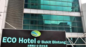 un cartello di fronte a un edificio di ECO HOTEL at BUKIT BINTANG a Kuala Lumpur