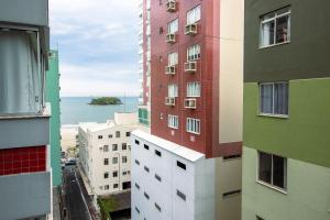 - Vistas al océano desde un edificio de apartamentos en BRC71 - Quadra Mar, Lindo Espaço, Churrasq, Sacada, en Balneário Camboriú