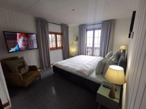 Un ou plusieurs lits dans un hébergement de l'établissement Elvira House Montreux, un lieu magique !