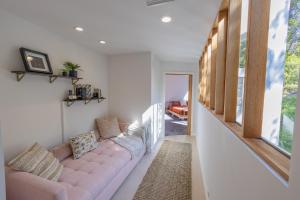 a living room with a pink couch and a window at The Butterfly House in Malibu
