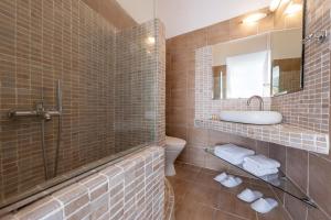 Bagno di Red Cliff Santorini Villa - Volcano View & Jacuzzi