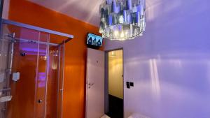 a bathroom with a chandelier hanging over a hallway at smart&beautiful Express in Nordkirchen