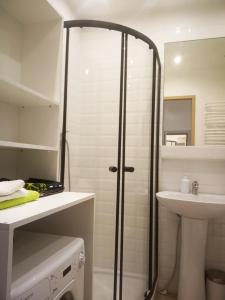 a bathroom with a shower and a sink at Mieszkanie ul Przędzalniana in Białystok