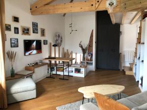 Televízia a/alebo spoločenská miestnosť v ubytovaní Appartement architecte proche plage