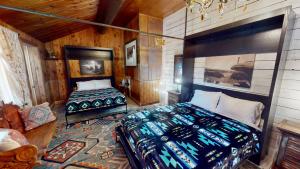 Giường trong phòng chung tại Pack Creek ~ The Lodge +67 ảnh