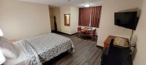 TV a/nebo společenská místnost v ubytování Harvey's Motel SDSU La Mesa San Diego + 37 fotografií