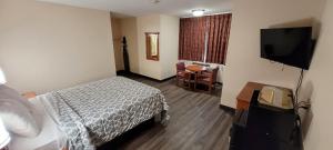TV a/nebo společenská místnost v ubytování Harvey's Motel SDSU La Mesa San Diego
