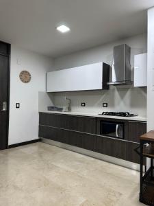 Кухня или мини-кухня в 2004 - Moderno apartamento con hermosa vista
