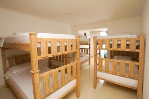 Poschodová posteľ alebo postele v izbe v ubytovaní Donde Ruka Hostal