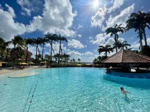 Poolen vid eller i närheten av Appart avec piscine et vue mer - TIC