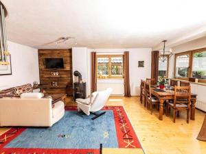 Area tempat duduk di Beautiful holiday home in Kundl in Tyrol