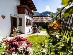 A garden outside Chalet in Kundl near Ski Juwel