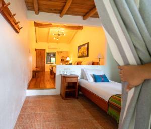Voodi või voodid majutusasutuse Enchanted Galapagos Lodge toas