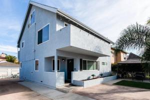 a blue and white house with a courtyard at Crown Point Beach Retreat in San Diego