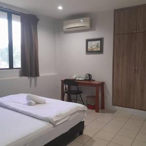 Postel nebo postele na pokoji v ubytování Reintree Lodge Hotel