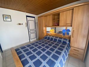 Posteľ alebo postele v izbe v ubytovaní Appartement 4 pers. à Fouras, proche plage avec cour ensoleillée et stationnement - FR-1-709-37