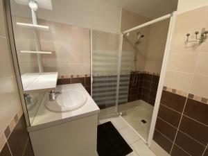Kúpeľňa v ubytovaní Appartement Fouras, 2 pièces, 4 personnes - FR-1-709-32