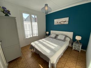 Posteľ alebo postele v izbe v ubytovaní Maison Fouras, 4 pièces, 6 personnes - FR-1-709-41