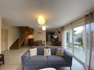 Posedenie v ubytovaní Villa Confortable à Fouras, Proche Mer, 3 Chambres, Terrasse, Jardin, WiFi - FR-1-709-59