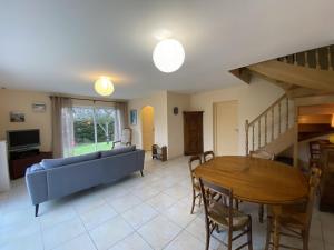 Posedenie v ubytovaní Villa Confortable à Fouras, Proche Mer, 3 Chambres, Terrasse, Jardin, WiFi - FR-1-709-59