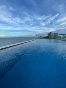 Bazén v ubytování De Lamour Hotel Da Nang nebo v jeho okolí
