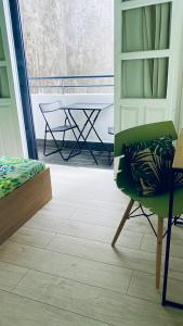 Rõdu või terrass majutusasutuses Cosy suite en centre ville
