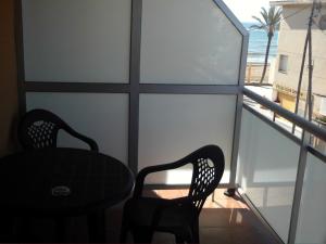 A seating area at Hostal Cubelles