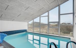 Piscina de la sau aproape de Beautiful Home In Hjrring With Sauna