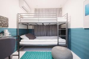 Postel nebo postele na pokoji v ubytování Miyako Shinjuku Hotel 都-新宿-