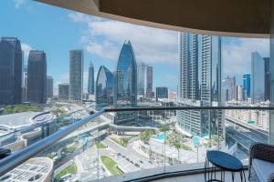 vista sulla città da un grattacielo di Classy Studio at The Address Dubai Mall a Dubai