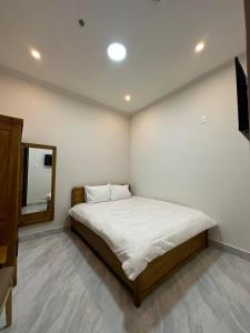Giường trong phòng chung tại LES AMIS HOTEL ĐÀ LẠT
