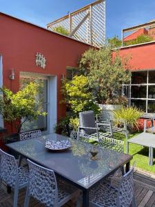 Сад в Le Patio Père Pigne Guestroom