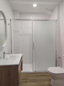 Łazienka w obiekcie Pensión Residencial Platas