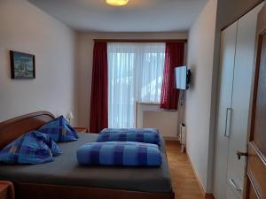 TV a/nebo společenská místnost v ubytování Ferienhaus Bernadette