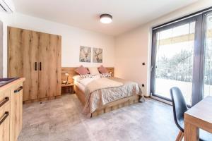 Rúm í herbergi á Bungalovy BLUDOVEČEK