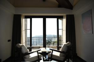 Posezení v ubytování Vee Resort- The Suites of Royals