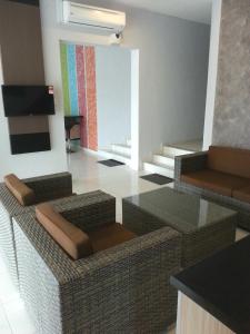 a living room with a glass table and chairs at GOLDEN GUEST HOUSE KUANTAN in Kuantan