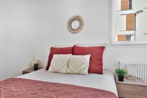 Posteľ alebo postele v izbe v ubytovaní Appartement Le Spacieux Lyonnais