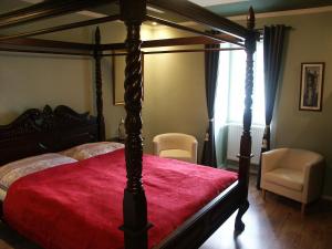Кровать или кровати в номере Edinburgh