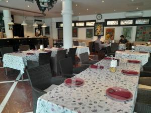 En restaurant eller et spisested på Khách sạn Le Domaine De Cocodo