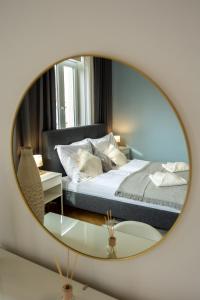 a bedroom with a bed and a mirror at Turquoise inspired deluxe centrally located in Vienna