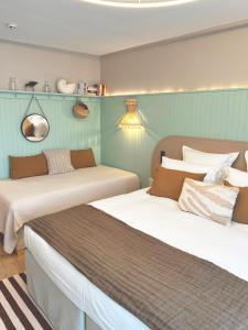 Ein Bett oder Betten in einem Zimmer der Unterkunft Emeria Dinard Thalasso Spa