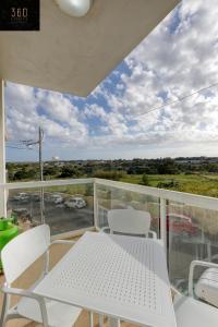 شرفة أو تراس في Stunning 3BR w/Country View Apartment in M'Scalak by 360 Estates
